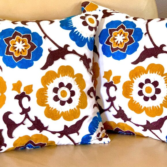 Set/2 Elegant Embroidered Mediterranean Floral Accent Pillow Cushion Covers New - Picture 1 of 8